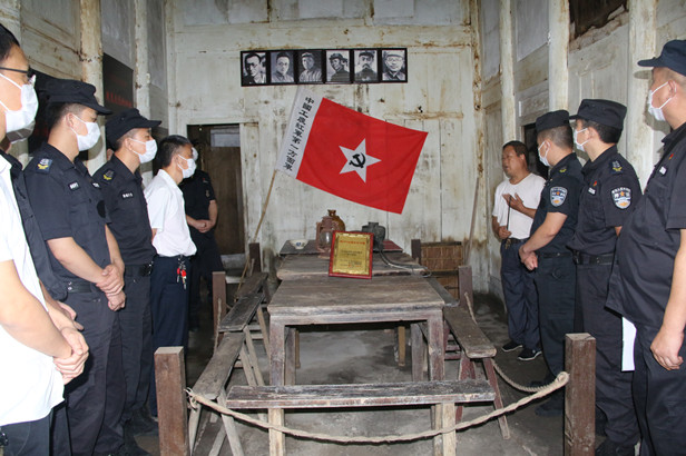 传承红色基因.JPG