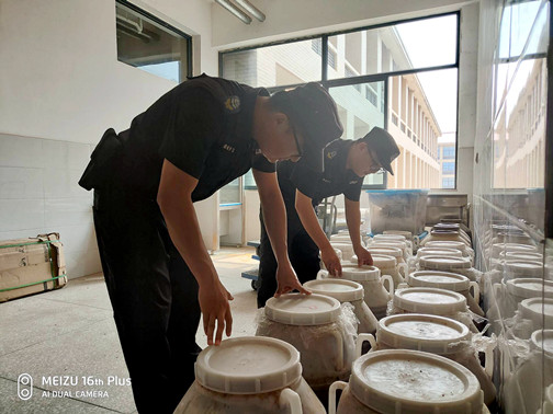 认真检查废弃物.jpg 认真检查废弃物.jpg