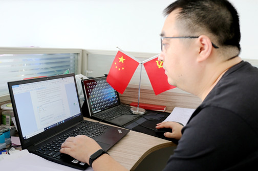 国旗相伴.jpg