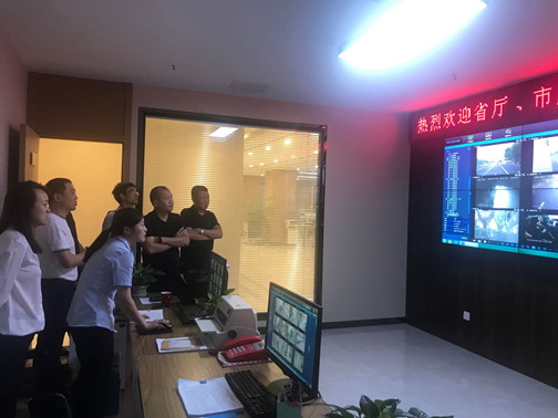 检查组在绵阳市保安服务公司监控中心检查.jpg 检查组在绵阳市保安服务公司监控中心检查.jpg