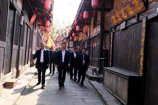 穿越历史.jpg 穿越历史.jpg