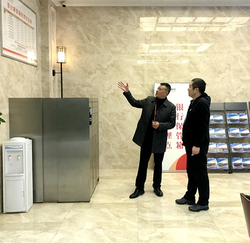 讲解保管箱业务.jpg