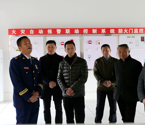 听取学校情况介绍.jpg